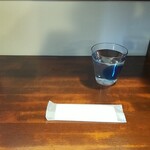 キッチン ブルー グローブ - 独り用テーブル、かなり狭いです。