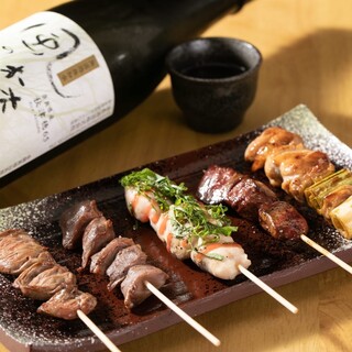 Enjoy charcoal-Yakitori (grilled chicken skewers) and sashimi made with fresh morning chicken