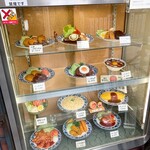 重亭 - 店外のディスプレイ