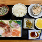 とまこまい海の駅 ほっき館 - お刺身定食＋ほっき一個