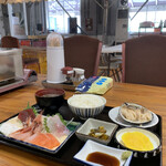 とまこまい海の駅 ほっき館 - お刺身定食＋ほっき一個