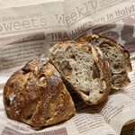 メゾン ムラタ - マロングラッセとくるみのカンパーニュ ¥390