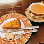 森のらくだ - りんごのタルトとミルクティー