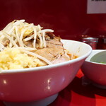 ラーメン二郎 - ラーメン半分＋ニンニク＋ＳＫ青ネギ