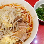 ラーメン二郎 - ラーメン半分＋ニンニク＋ＳＫ青ネギ