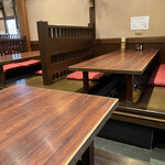 かわらばん - テーブル席　掘りごたつ式