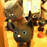Sora - 店内に入ってすぐ黒猫グッズがお出迎えｗ