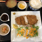 お食事処 茶々〇 - 熟成厚切り180g とんかつ定食　1,380円