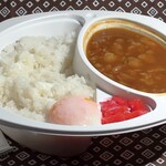 からみつ屋 - 牛スジと牛バラのビーフカレー、ご飯大盛り、温泉卵トッピング