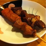 やきとんひなた - 手前から  レバー、チレ
      味噌味