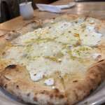 Pizzeria da Torachici - 追加で頼んだクワトロフォルマッジ