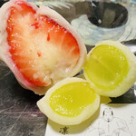 가나자와 후루츠 찹쌀떡 린린도우 츠쿠바점 - 딸기 대福 480엔(세금 포함)♫
                      샤인 머스캣(2알) 600엔(세금 포함)♫