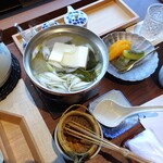 西村屋　本館 - 朝食：〈台物〉但馬産若布と城崎豆腐の溶き立て味噌汁