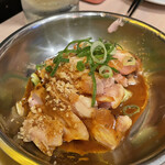 丸虎焼売店 - よだれ鶏