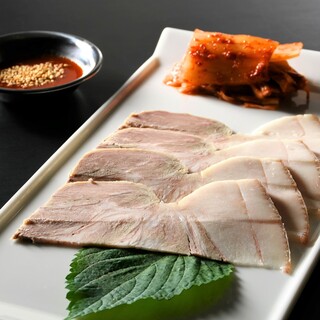 "Steamed pork from Minami Osawa Shoten, a steamed pork specialty store in Osaka Ikuno Korean Town"