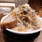 濃厚煮干しラーメン 麺屋 弍星 - 分厚いチャーシューと山盛りモヤシ