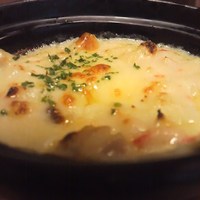 かに道楽 横浜店 - 蟹のグラタン＾＾これが蟹の風味と相まって何とも美味しいの＾＾素敵な器でお洒落に頂きます。＾＾嘘々みんなガツガツ食べてました(^_-)-☆夢中で直ぐにおわり＾＾
                  