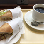 DOUTOR COFFEE SHOP - ミラノサンドC　照り焼きチキン ～ハニーマスタード & ガーリックソース～　と　アメリカンR (770円)