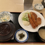 あづま - ミックスフライ定食(900円、12:30〜100円引き)
