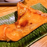 寿司と炉端焼 四季花まる - 鮭カマ焼き