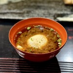 鮨旬美西川 - 玉子入り赤出汁