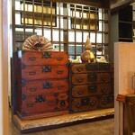 食煅 もみじ - 和の空間を演出する和箪笥