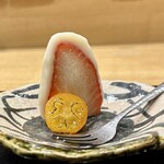 鮨旬美西川 - 苺のおはぎ　焼き金柑