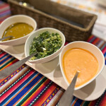 南米ペルー料理 Misky - ☆ミスキーオリジナルソース/左から、ブラックミント入り辛いソース、ニンニクソース、ピーナッツ入り辛いソース。いろんなお料理につけて食べてください！とのこと♪お代わり可能。