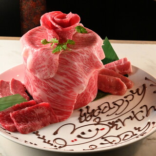 This is the anniversary meat cake to celebrate! ! *Reservation required