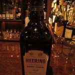 バースカーレット - デンマークのチェリーリキュールとトニック使用