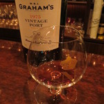 バースカーレット - ビンテージ1975のポートワインをそのままでもいただいてみる。ポートワインのあの甘さは無い