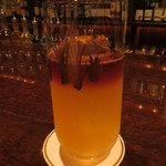 バースカーレット - ワインクーラーも一捻り。ビンテージポートワインで