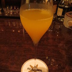 バースカーレット - 別の日。沖縄の生パッションフルーツのシャンパンカクテルでスタート