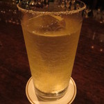 バースカーレット - 時間のかかる透明な生トマトの液を作って、赤くない「ブラッディーマリー」