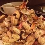 ゴーストスープ - 見ろ、ピーナッツの残骸が山のようだ！