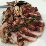 ドン・キホーテ - 鶏肉ローストキノコ添え（塩コショウ、レアかな）