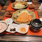 名古屋名物 みそかつ 矢場とん - ロースとんかつ御前