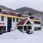 谷川岳ドライブイン　お菓子の家 - 谷川岳ドライブインは一面の銀世界