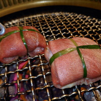 個室焼肉 富士門 恵比寿 - ネギ包みタン