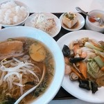 台湾料理 福の園 - 八宝菜とラーメンのセット