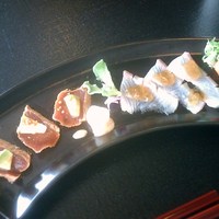 弁慶 - 2013初夏のリッチランチ(2500円→2000円)・造り(カンパチの薄造りと鮪の漬け、サラダ仕立て)