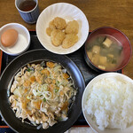 おふくろ亭 - 2023/01/24
      白ホル定食 ニンニク 大飯 500円
      チキンカツ 100円