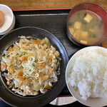 おふくろ亭 - 2023/01/24
      白ホル定食 ニンニク 大飯 500円
      チキンカツ 100円