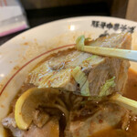 Tonkotsu Chuukasoba Gantare - チャーシュー肉増し。300g以上有りそうな量。