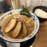 Morimoto Ramen Dou - デフォ。ご飯は炊飯器から自分で盛ります