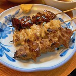 Motsuyaki Fukurou - 手前からレバー塩、シロ塩、ガツタレどれも美味しい！