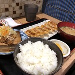 餃子のたっちゃん - ◆肉豆腐と餃子定食（1,053円：税込）