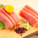 Tuna sashimi (5 pieces per person)