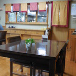 神代の湯 - 厨房方向を見た食堂