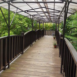 神代の湯 - 本館から浴室に向かう渡り廊下